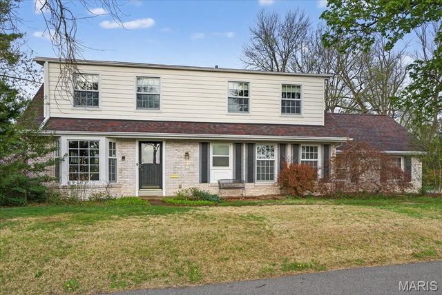 1 Glenkirk Lane, Glendale, MO 63122