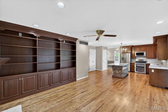 1 Glenkirk Lane, Glendale, MO 63122
