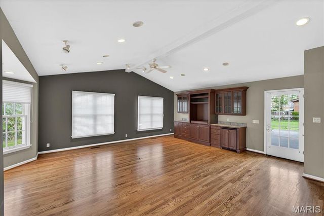 1 Glenkirk Lane, Glendale, MO 63122