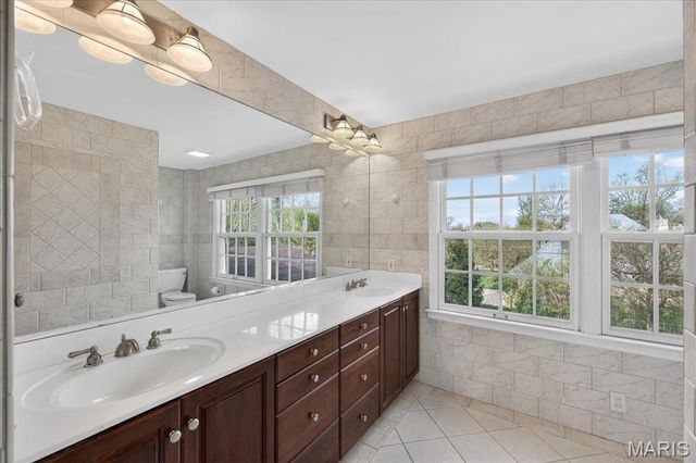 1 Glenkirk Lane, Glendale, MO 63122