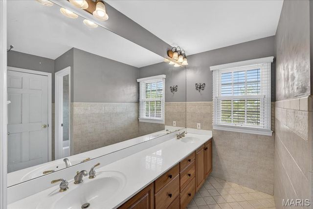 1 Glenkirk Lane, Glendale, MO 63122