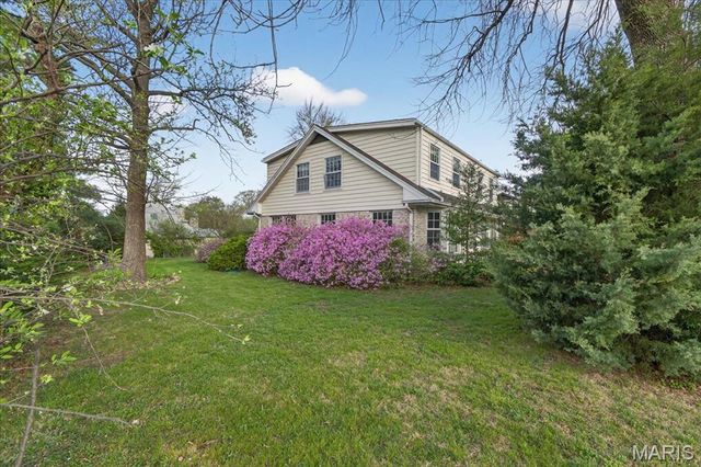1 Glenkirk Lane, Glendale, MO 63122