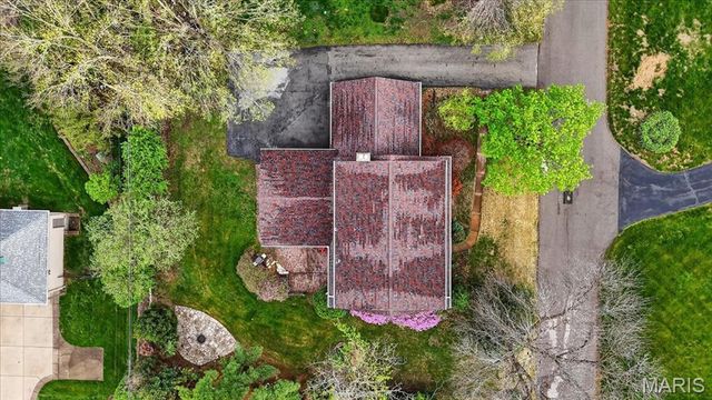 1 Glenkirk Lane, Glendale, MO 63122