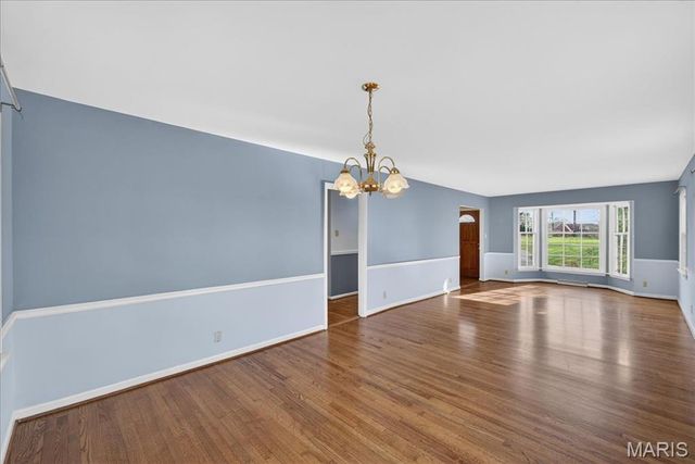 1 Glenkirk Lane, Glendale, MO 63122