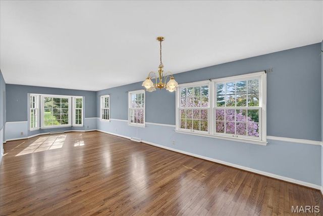 1 Glenkirk Lane, Glendale, MO 63122