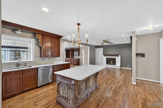 1 Glenkirk Lane, Glendale, MO 63122