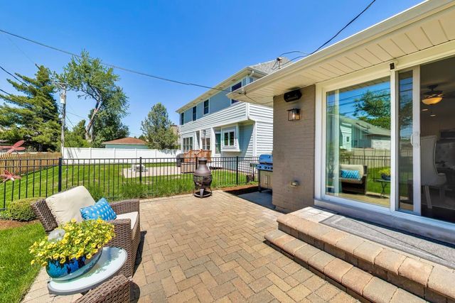 223 E Adams Street, Elmhurst, IL 60126