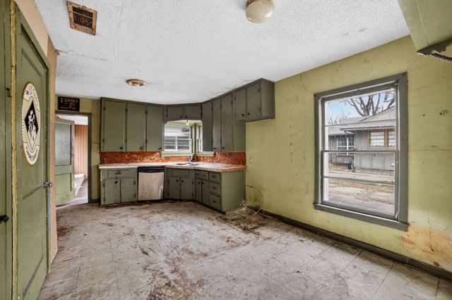 2519 Taylor Street, Commerce, TX 75428