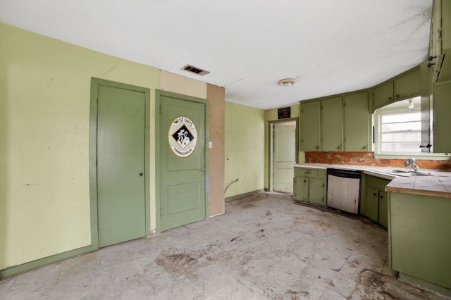 2519 Taylor Street, Commerce, TX 75428