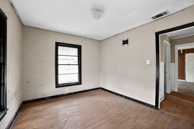 2519 Taylor Street, Commerce, TX 75428