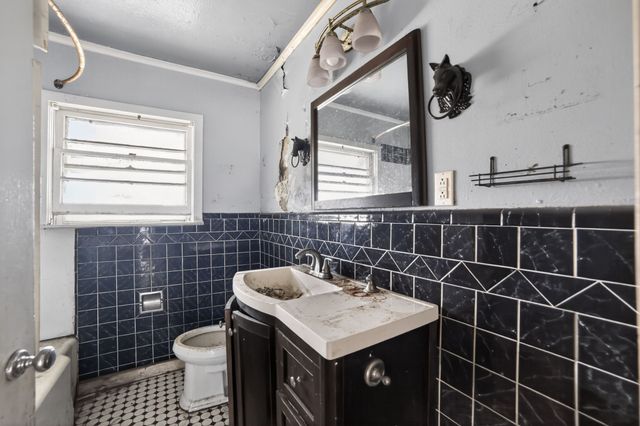 2519 Taylor Street, Commerce, TX 75428