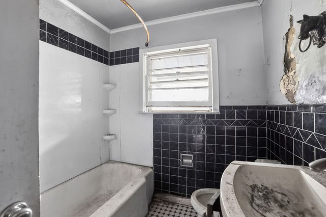 2519 Taylor Street, Commerce, TX 75428