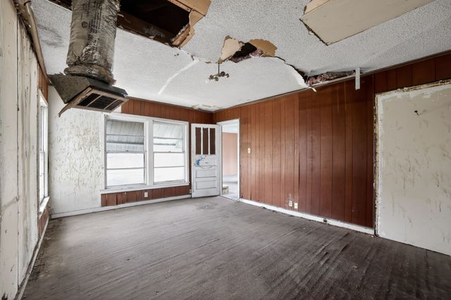 2519 Taylor Street, Commerce, TX 75428