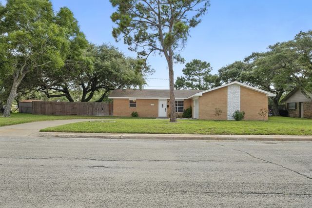 1522 W Palm, Aransas Pass, TX 78336