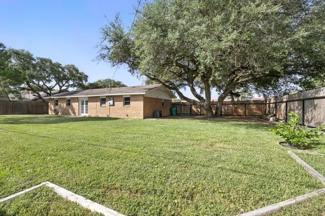 1522 W Palm, Aransas Pass, TX 78336