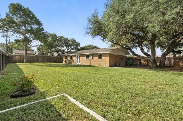 1522 W Palm, Aransas Pass, TX 78336
