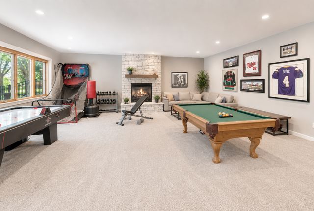 8150 9th Street Place N, Oakdale, MN 55128