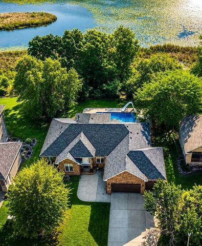 8150 9th Street Place N, Oakdale, MN 55128