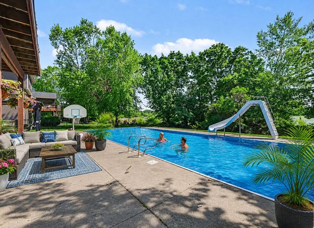 8150 9th Street Place N, Oakdale, MN 55128