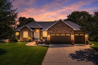 8150 9th Street Place N, Oakdale, MN 55128