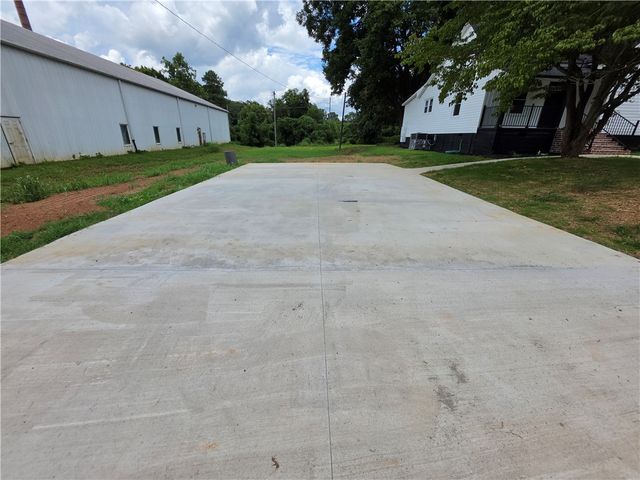 8 W First Street, Williamston, SC 29697