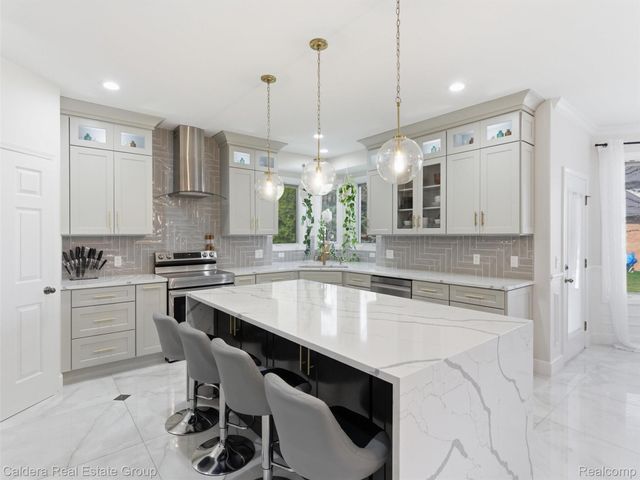 7219 Vista Drive, Shelby Charter Township, MI 48316