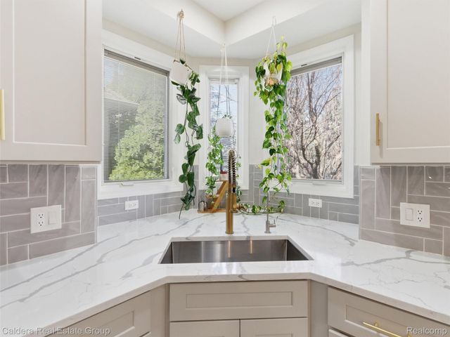 7219 Vista Drive, Shelby Charter Township, MI 48316