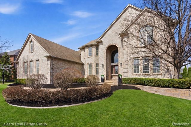 7219 Vista Drive, Shelby Charter Township, MI 48316