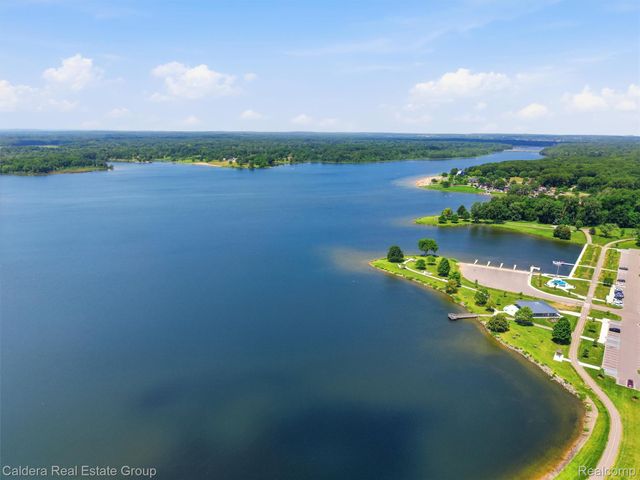 7219 Vista Drive, Shelby Charter Township, MI 48316
