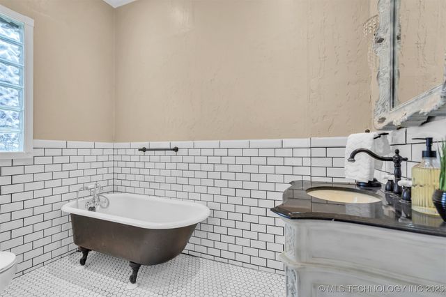 301 SW C Street, Ardmore, OK 73401
