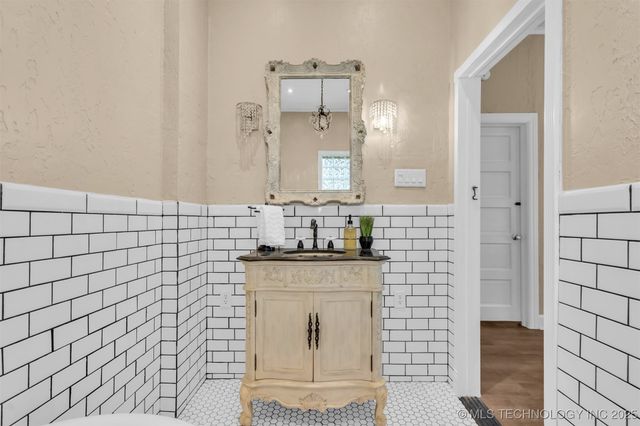 301 SW C Street, Ardmore, OK 73401