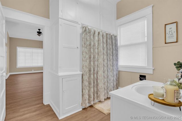 301 SW C Street, Ardmore, OK 73401