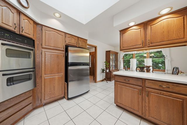 709 Jenkisson Avenue, Lake Bluff, IL 60044