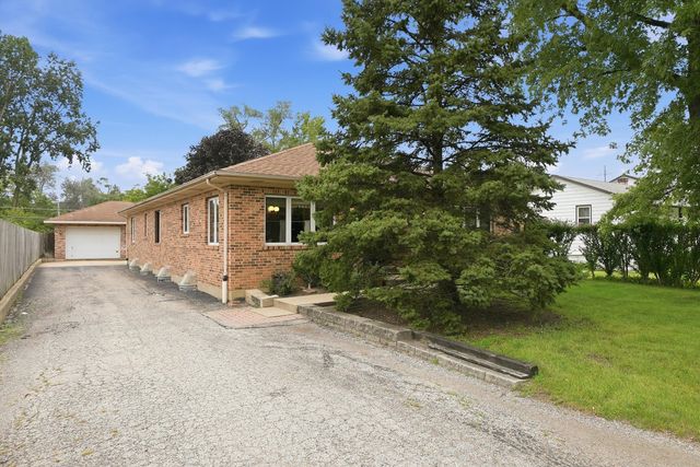 709 Jenkisson Avenue, Lake Bluff, IL 60044