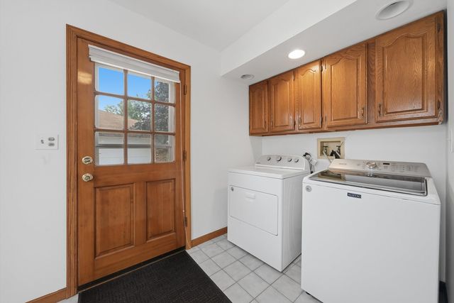 709 Jenkisson Avenue, Lake Bluff, IL 60044