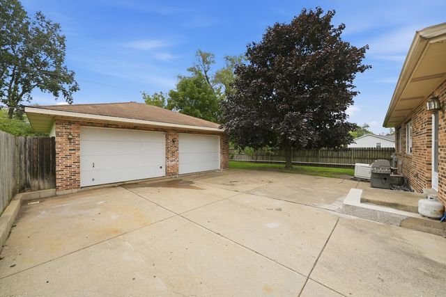 709 Jenkisson Avenue, Lake Bluff, IL 60044