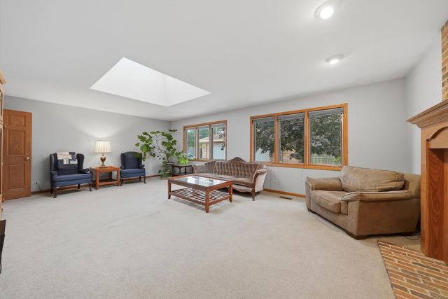 709 Jenkisson Avenue, Lake Bluff, IL 60044