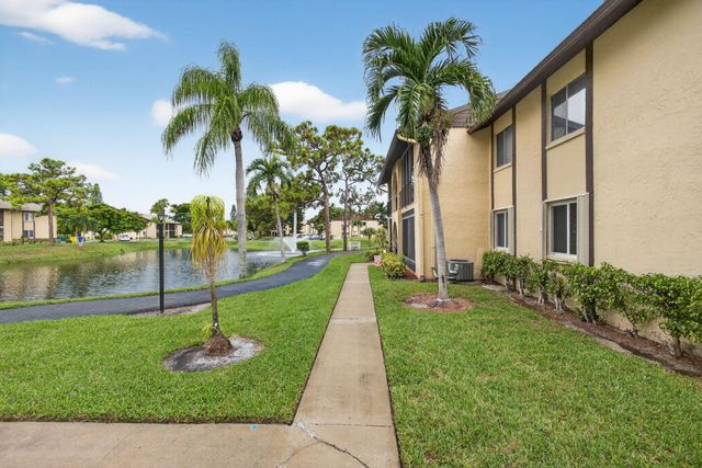 340 Pine Ridge Circle B-2, Greenacres, FL 33463