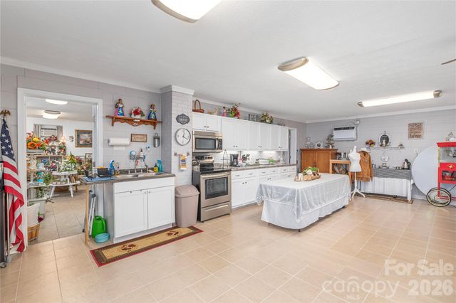 702 Love Joy Road, Canton, NC 28716