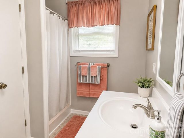 702 Love Joy Road, Canton, NC 28716