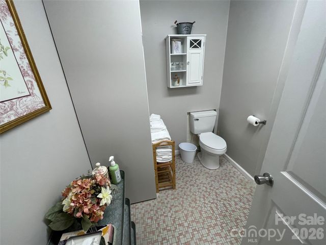 702 Love Joy Road, Canton, NC 28716