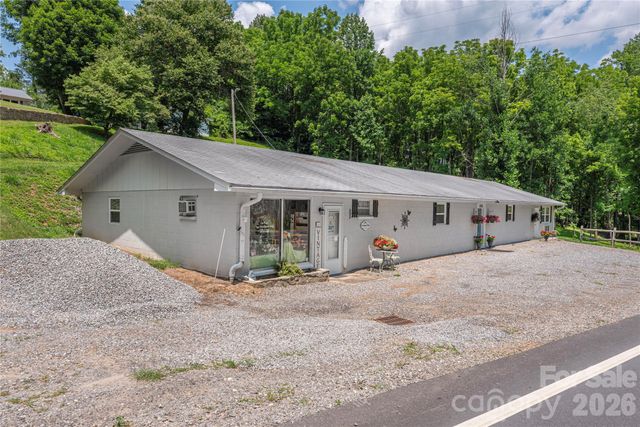 702 Love Joy Road, Canton, NC 28716