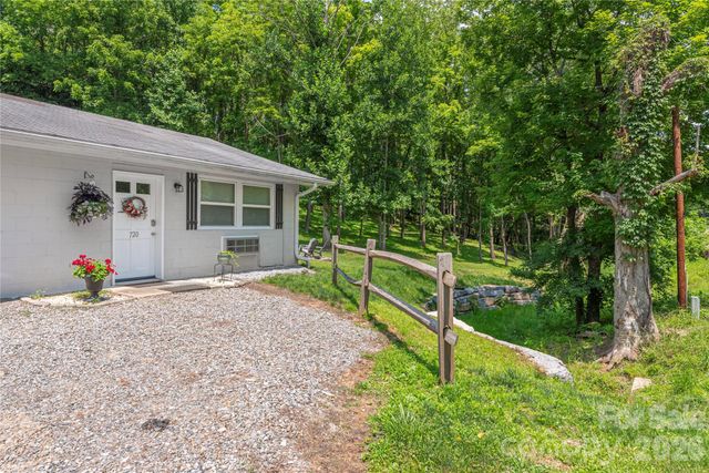 702 Love Joy Road, Canton, NC 28716