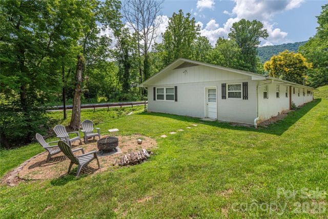 702 Love Joy Road, Canton, NC 28716
