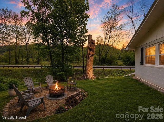 702 Love Joy Road, Canton, NC 28716