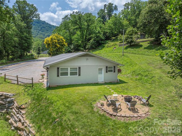 702 Love Joy Road, Canton, NC 28716