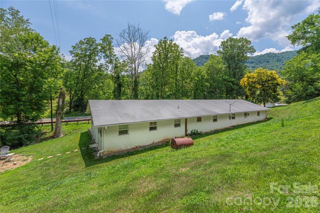 702 Love Joy Road, Canton, NC 28716