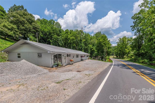 702 Love Joy Road, Canton, NC 28716