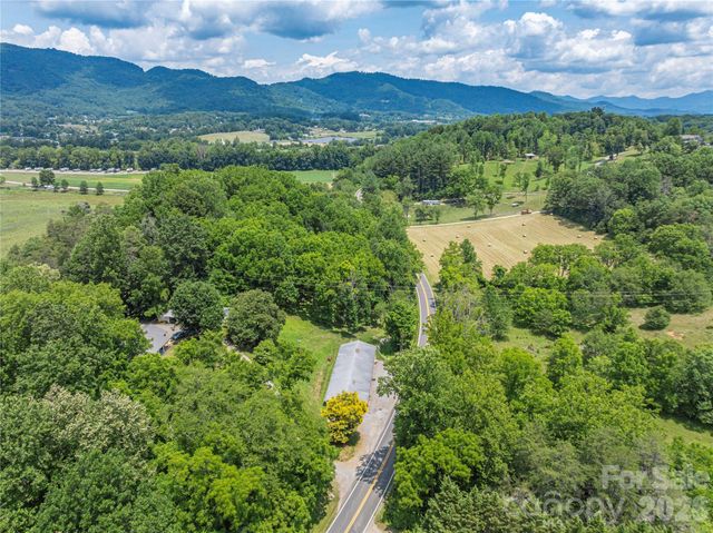 702 Love Joy Road, Canton, NC 28716