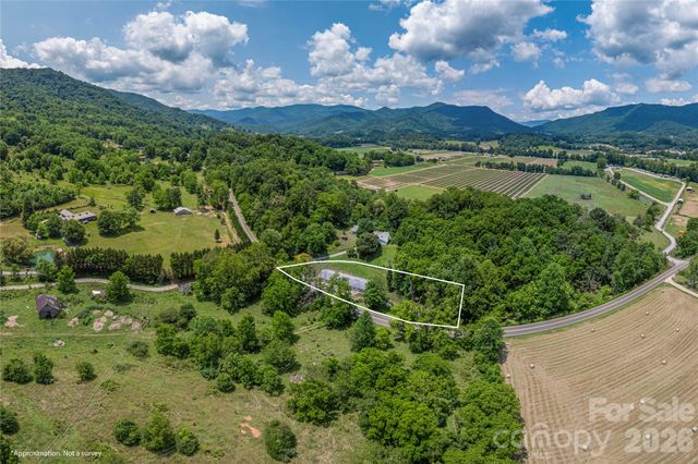 702 Love Joy Road, Canton, NC 28716